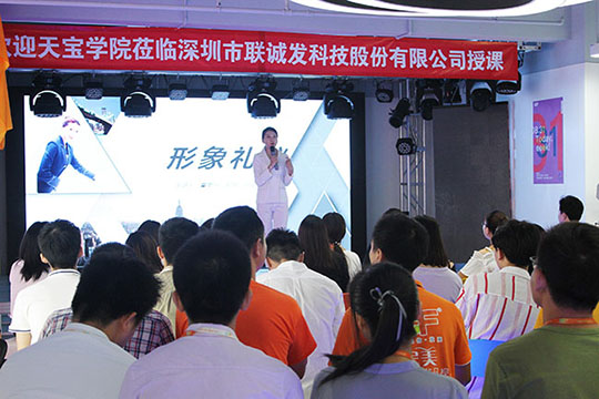 绽放自信 不断前进，mk恩波利足球俱乐部礼仪培训活动圆满结束！