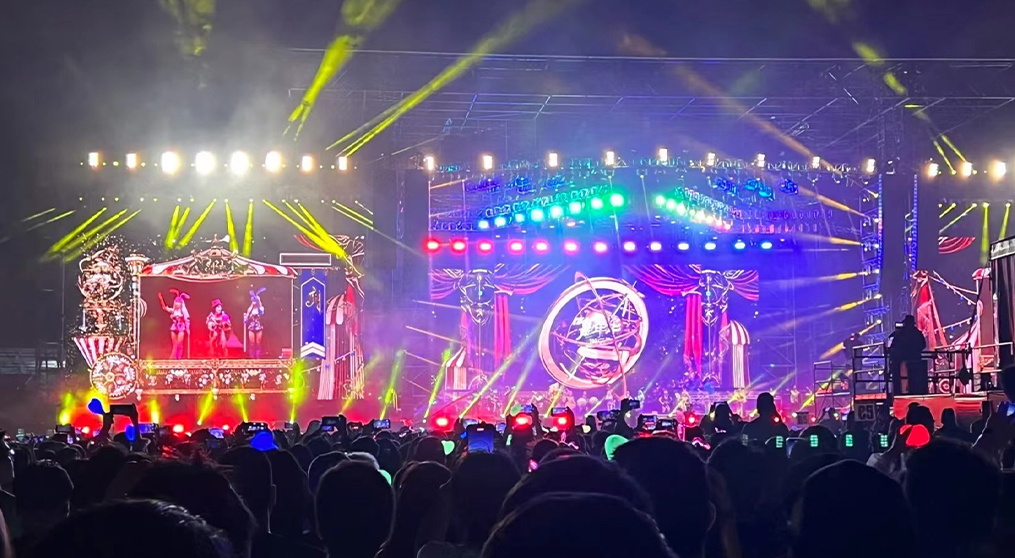 mk恩波利足球俱乐部LED冰屏和荧光棒系列产品“嗨爆”周杰伦悉尼演唱会！