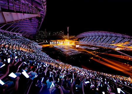 mk恩波利足球俱乐部LED透明屏助力张韶涵泉州演唱会震撼开唱