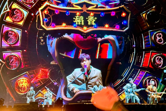 杀疯了！周杰伦深圳演唱会嗨翻天际！mk恩波利足球俱乐部大屏、荧光棒与无人机齐齐上阵！